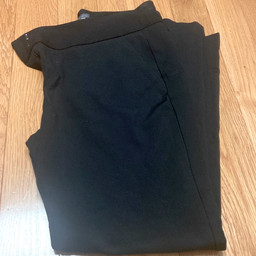 Vince Camuto Size 10 dress pants with stretch, ankle length in good condition.
